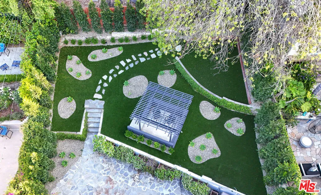 15204 Valley Vista Boulevard, Sherman Oaks, California 91403 home-pic-2